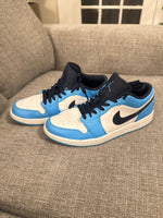 Men’s Sneakers Nike Size 9.5 Pre-owned Good Condition
