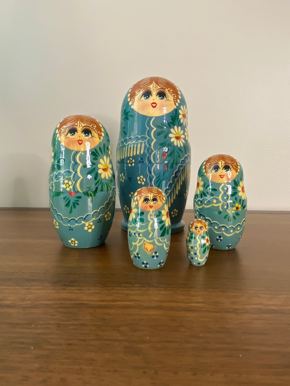 Matryoshka Hand Crafted-Painted Wooden Nesting Dolls 5 piece